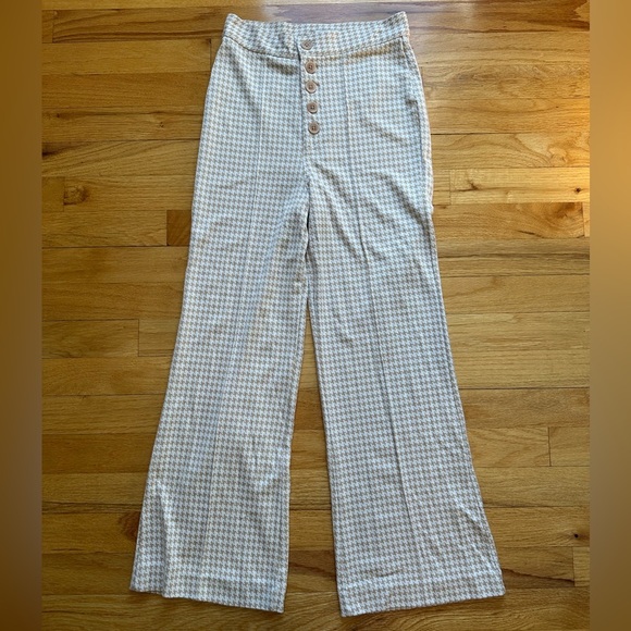 Amuse Society Tan & White Houndstooth Delia Stretchy Cropped Pants - Picture 3 of 8